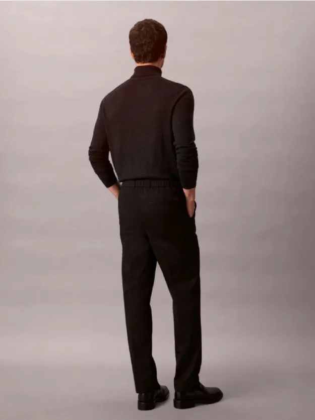 Black بنطال كلاسيكي من قماش تقني