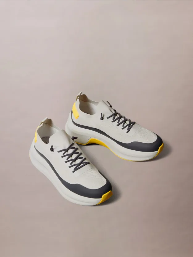 Vaporous White/Coal/Buttercup حذاء رياضي للركض برقبة محبوكة على شكل جورب ونعل سميك