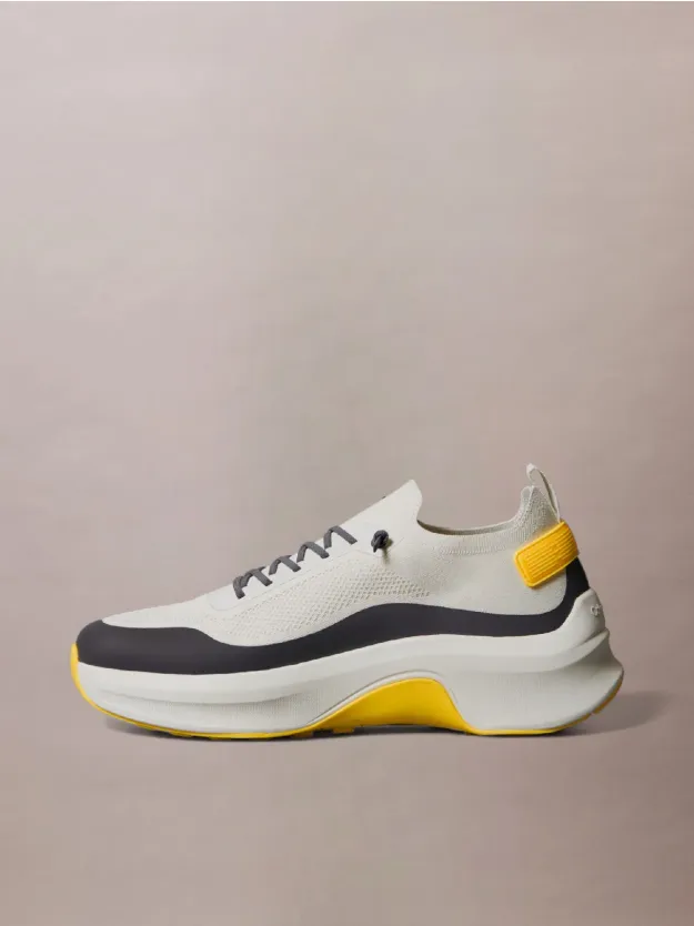 Vaporous White/Coal/Buttercup حذاء رياضي للركض برقبة محبوكة على شكل جورب ونعل سميك