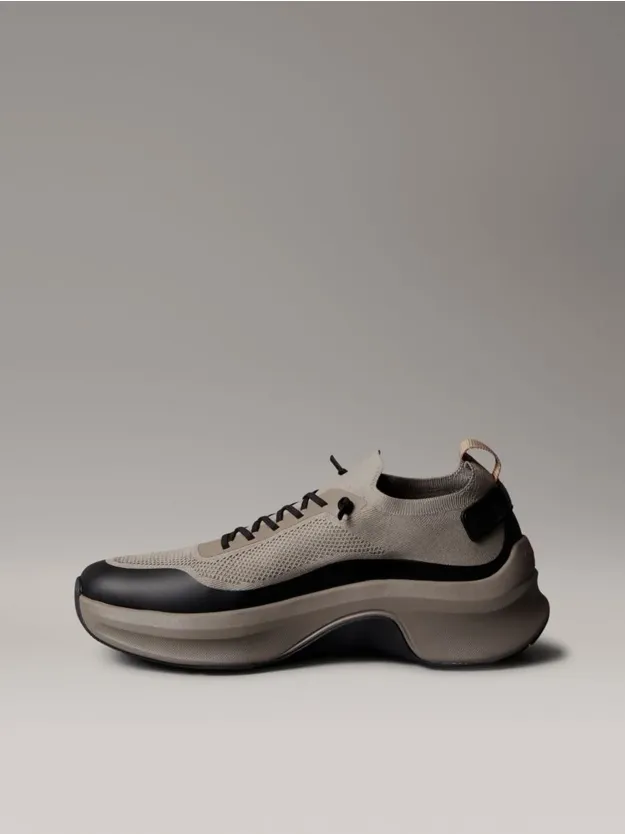 Taupe Smog/Black حذاء رياضي للركض برقبة محبوكة على شكل جورب ونعل سميك