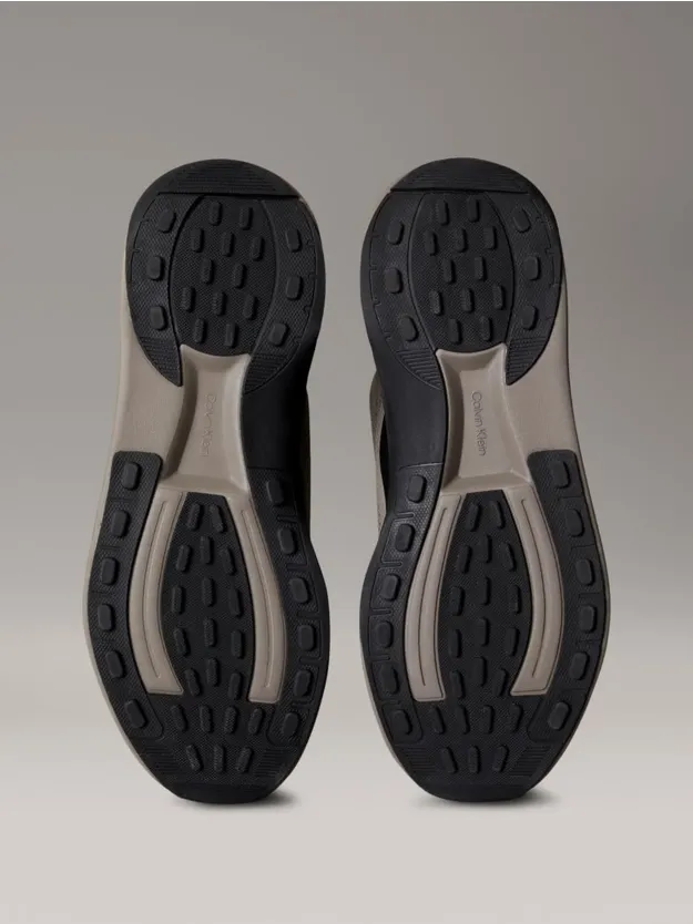 Taupe Smog/Black حذاء رياضي للركض برقبة محبوكة على شكل جورب ونعل سميك