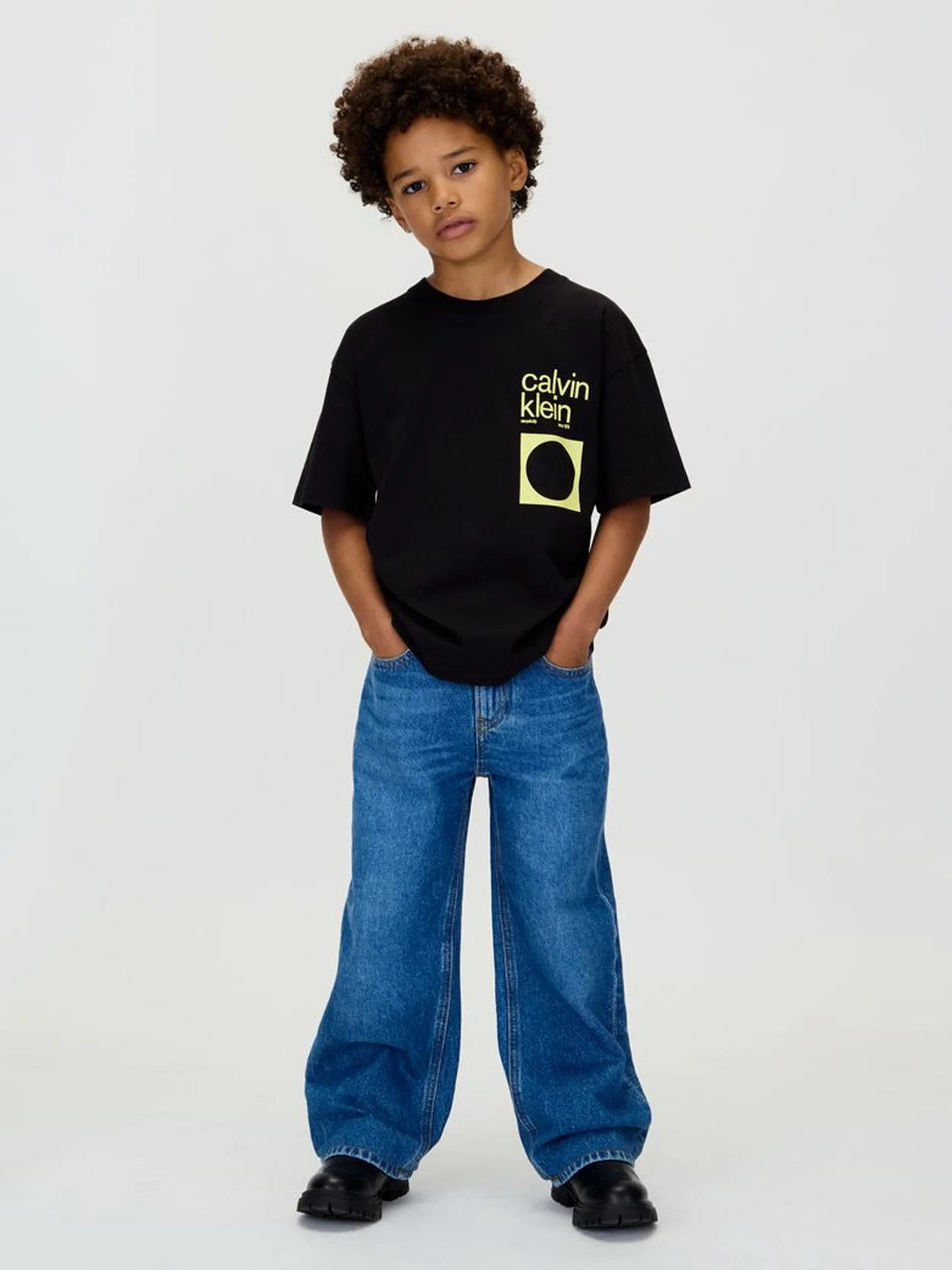 Ck Black تيشرت بقصة مريحة مزين بطبعة خلفية