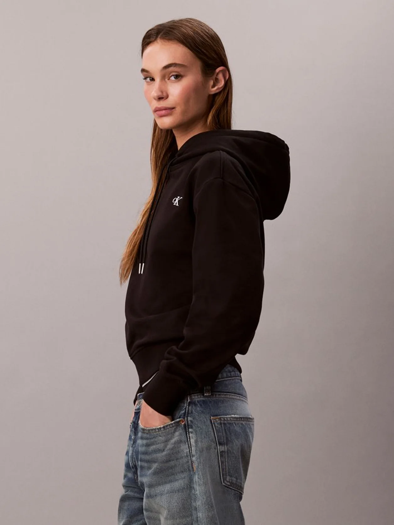 Black هودي من قماش تيري قطني مزين بحروف