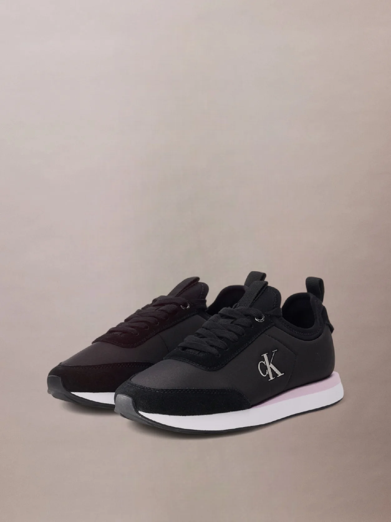 Black/Chateau/Fragrant Lilac حذاء رياضي للركض برقبة مخيطة بشعار